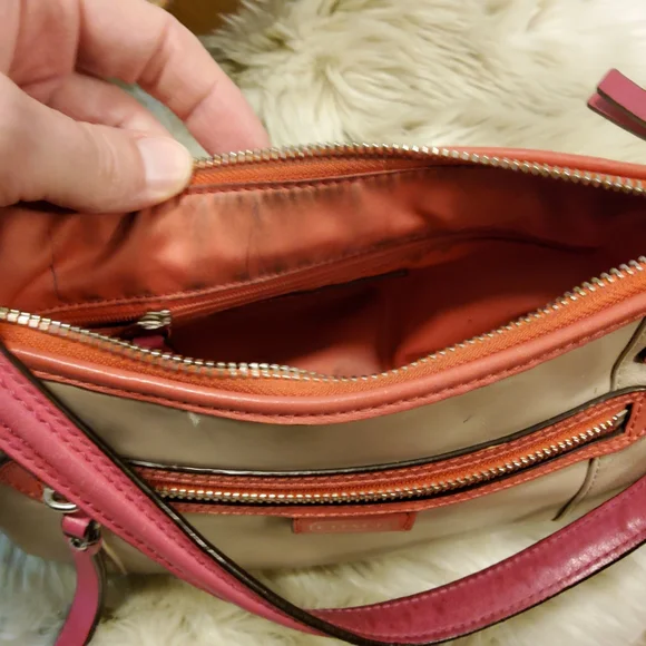 Coach Daisy Spectator Purse GUC - Picture 9 of 16